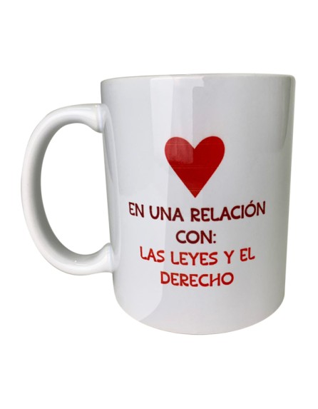 Taza blanca "En una relación con las leyes"