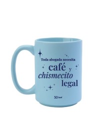 Taza "La abogada necesita café y chismecito legal"