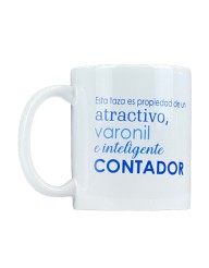 Taza blanca "propiedad de un atractivo e inteligente contador"