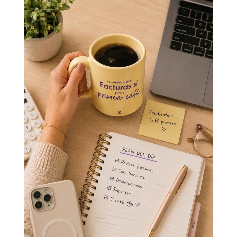 Taza "La contadora dice: Facturas sí pero primero café"